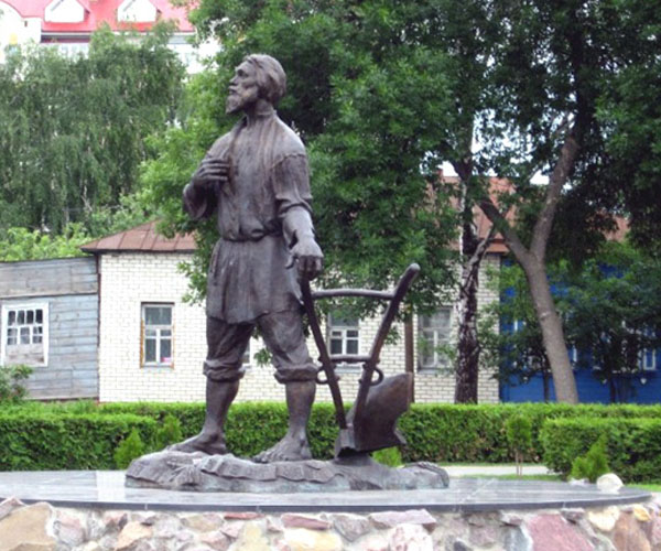 Памятник Русскому Мужику