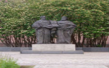 Памятник Кириллу и Мефодию в Мурманске